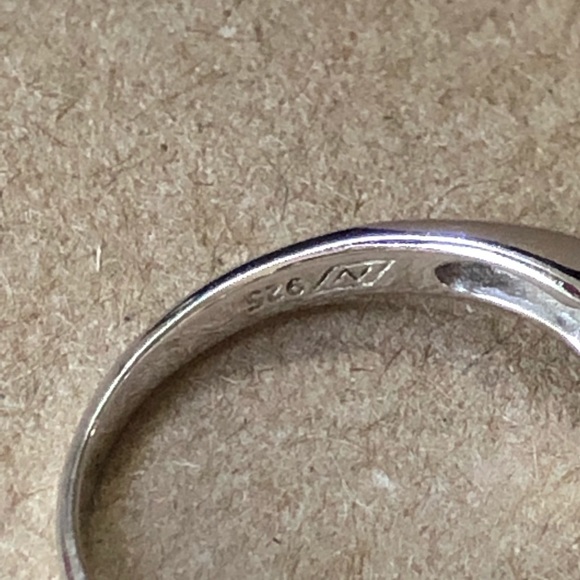 Unusual Pink Solitaire - Picture 6 of 8